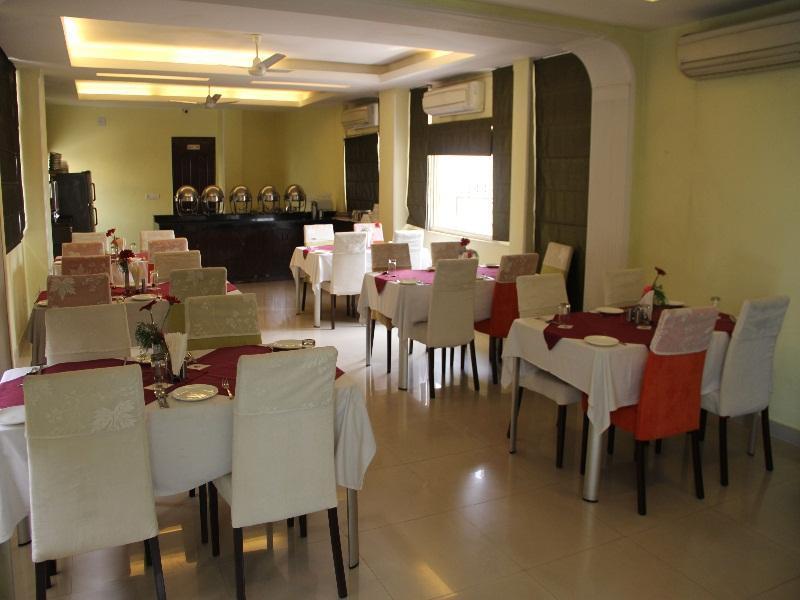 Clarks Inn Nehru Place New Delhi Exterior photo