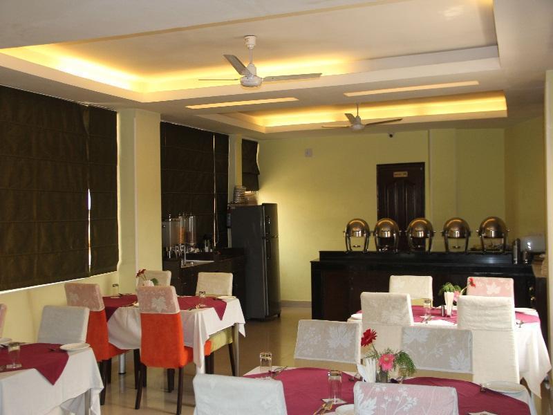 Clarks Inn Nehru Place New Delhi Exterior photo